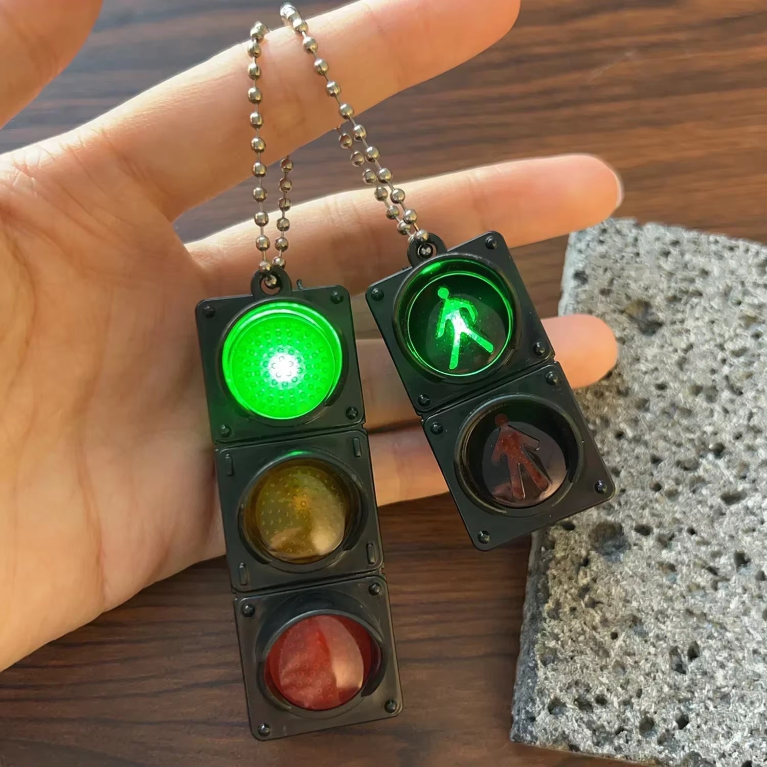 Simulation Electronic Traffic Light Keychain Pendant - Mini Pedestrian Light LED